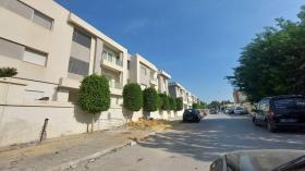 La Soukra'da iyi bir konuma sahip villa