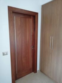 Güvenli bir konutta yer alan lüks modern ev