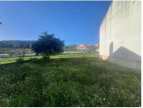 Özel arazisi ve bahçesi olan büyük kır evi