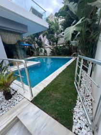 Güvenlikli bir konutta dubleks villa