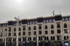 Yılda 30 milyondan fazla kişinin ziyaret ettiği El Hüseyin Meydanı'nda satılık otel