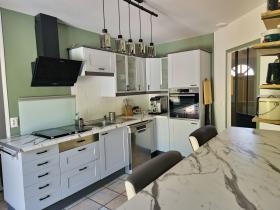 Yüzme havuzlu büyüleyici Provence tarzı ev