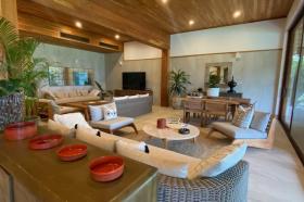 Olağanüstü bir ortamda deniz manzaralı villa