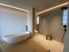 Olağanüstü deniz manzarasına sahip muhteşem Hollywood tarzı villa