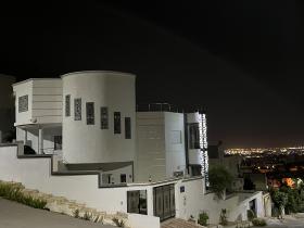 Dağların popüler tepelerinde, büyük Hedi Nouira caddesine yakın villa