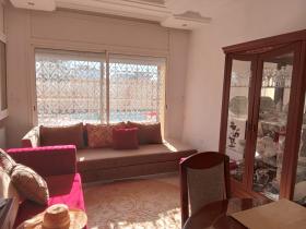 Denize bir taş atımı mesafede, iki katlı, muhteşem 380 m2 villa
