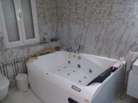 Denize bir taş atımı mesafede, iki katlı, muhteşem 380 m2 villa