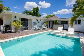 Golf manzaralı 4 yatak odalı villa 155'in yeniden satışı