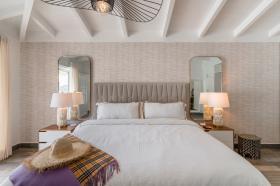 Golf manzaralı 4 yatak odalı villa 155'in yeniden satışı