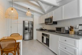 Golf manzaralı 4 yatak odalı villa 155'in yeniden satışı