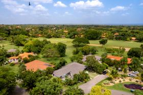 Golf manzaralı 4 yatak odalı villa 155'in yeniden satışı
