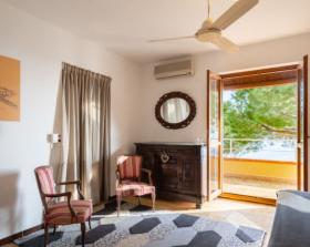 Denize eşsiz panoramik manzaralı satılık villa