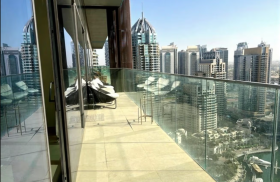 Prestijli Marina Gate 1'de ultra lüks 4 yatak odalı rezidans.