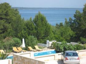Plaja 60 m mesafede 12 daireli villa