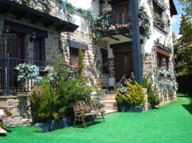Lüks villa, 1177 m2, 3 katlı ve çatı katı, 4 bağımsız daire