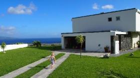 Eşsiz panoramik manzaralı deniz kenarında müstakil villa