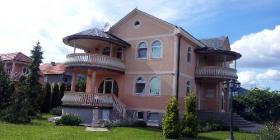Petrovaradin'de ideal bir konuma sahip iki ev