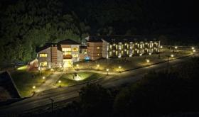 Kaimaktsalan dağının eteklerinde satılık lüks otel