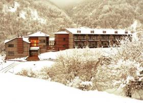 Kaimaktsalan dağının eteklerinde satılık lüks otel