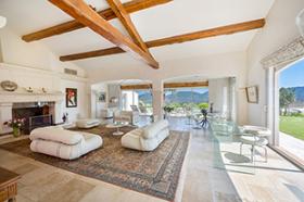 750 m2 yaşam alanına sahip 4 evden oluşan muhteşem neo Provencal mülk