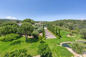 750 m2 yaşam alanına sahip 4 evden oluşan muhteşem neo Provencal mülk