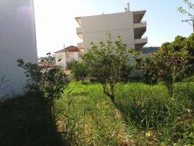 Denize sıfır 665 m2 binalı arsa