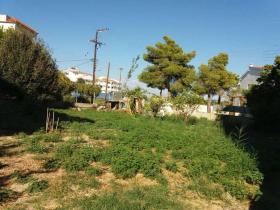 Denize sıfır 665 m2 binalı arsa