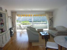 Panoramik deniz ve liman manzaralı, modern tarzda 4 odalı daire