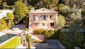 Mougins'te Eşsiz Emlak - Deniz Manzaralı 2 Villa