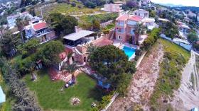 Manzaralı ve Havuzlu Lüks Villa