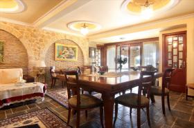 Manzaralı ve Havuzlu Lüks Villa