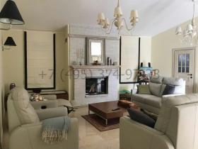 Karadağ Dobra Voda'da deniz manzaralı 209 m2 satılık villa