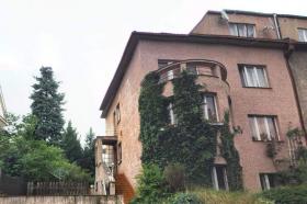Prag'ın prestijli bir yerleşim bölgesinde çok daireli ev