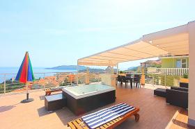 Becici Resort & Spa'da Denize 400 Metre Mesafede Daire