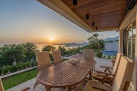 Muhteşem panoramik deniz manzaralı villa