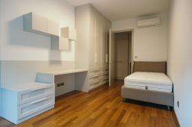 Kralja Nikola park yakınında iki yatak odalı daire Podgorica