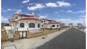 Kıbrıs'ta 3 yatak odalı lüks villa!
