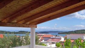 Villa Pasman Adası'nda 2 daireden oluşmaktadır