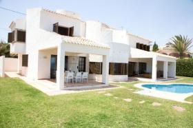 Denizin ilk hattında villa