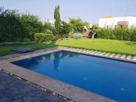 Plage des Nations'da satılık lüks villa