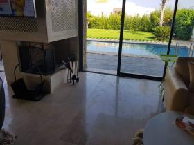 Plage des Nations'da satılık lüks villa