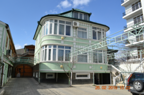 Aghmashenebeli Tiflis'te satış 2000 m2 binalar, 1700 m2 restoran