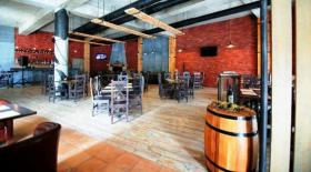 Tiflis, Gürcistan, Metro istasyonu karşısında Satılık Restoran
