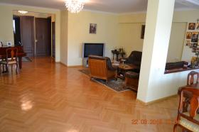 Tiflis'te Ioseliani Caddesi üzerinde fünikülere bakan daire