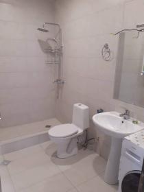Tiflis'te yeni inşa edilmiş binada daire