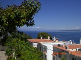 Spetses tarihi adasında nefes kesen deniz manzaralı ev