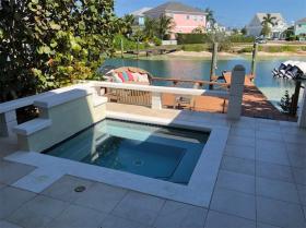 Satılık King Fisher Island Sandyport benzersiz ev