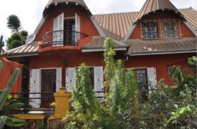 Ambatobe - büyüleyici villa t5 360 ° manzaralı geleneksel tarzda döşenmiş