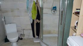 Boryspil'in merkezinde, kilisenin yakınında rahat, sıcak evimi satıyorum