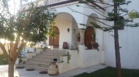 Port El Kantaoui'den 10 dakika uzaklıkta bulunan satılık güzel villa